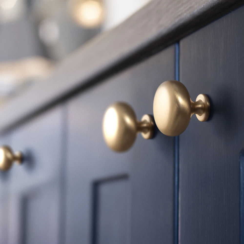 Set of 6 Elegant Antique Brass Cabinet Knobs - Classic Round Kitchen Hardware, Vintage Drawer Pulls Sleek Retro Dresser Handles